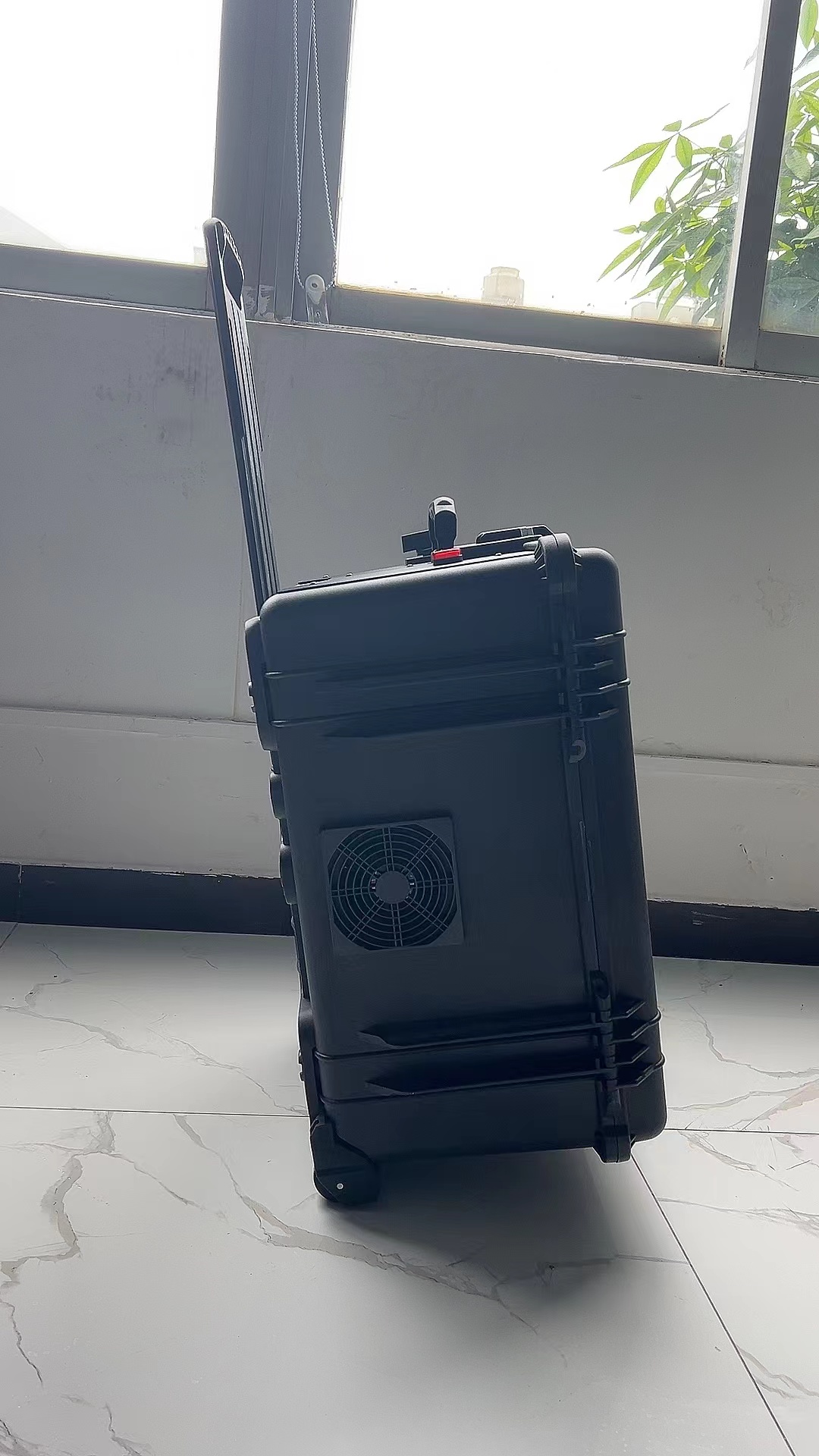 亚东手拉箱型移动通信干扰器